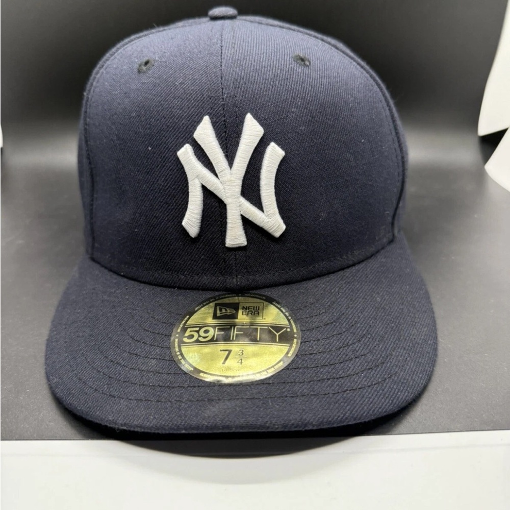 New York Yankees SZ: 7 3/4, Fitted Cap/Hat, New Era/59 FIFTY, MLB. NWT